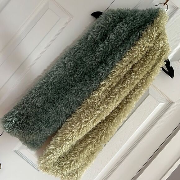 Anthropologie Fluffy Colorblocked Scarf in Mint - Picture 9 of 12